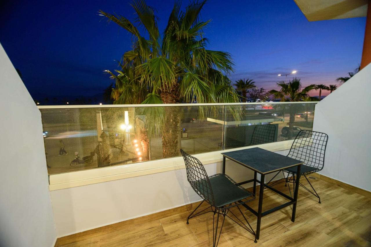 Palm Side Hotel Vlore Ngoại thất bức ảnh