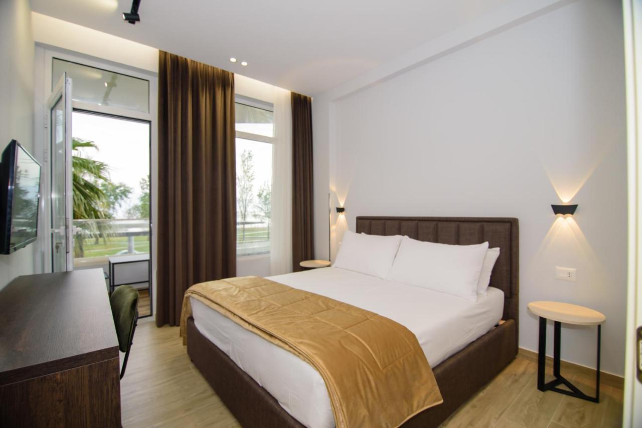 Palm Side Hotel Vlore Ngoại thất bức ảnh
