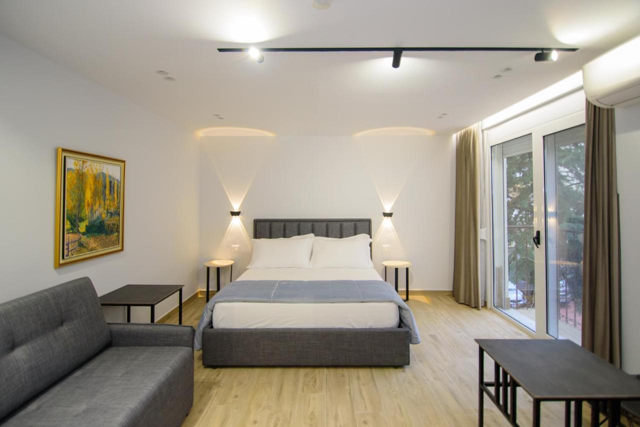 Palm Side Hotel Vlore Ngoại thất bức ảnh