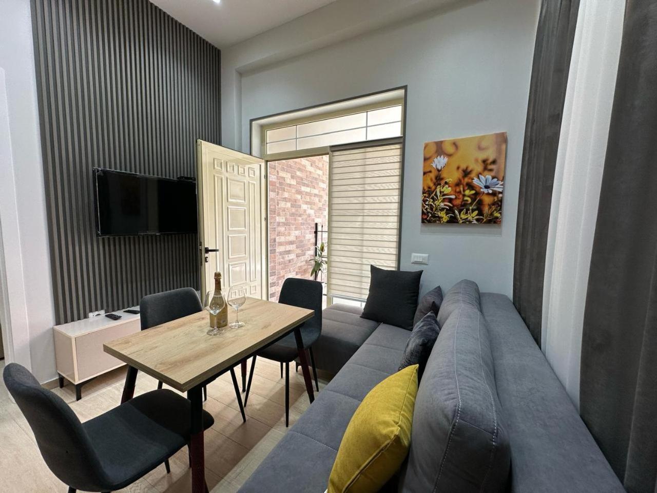 Palm Side Hotel Vlore Ngoại thất bức ảnh
