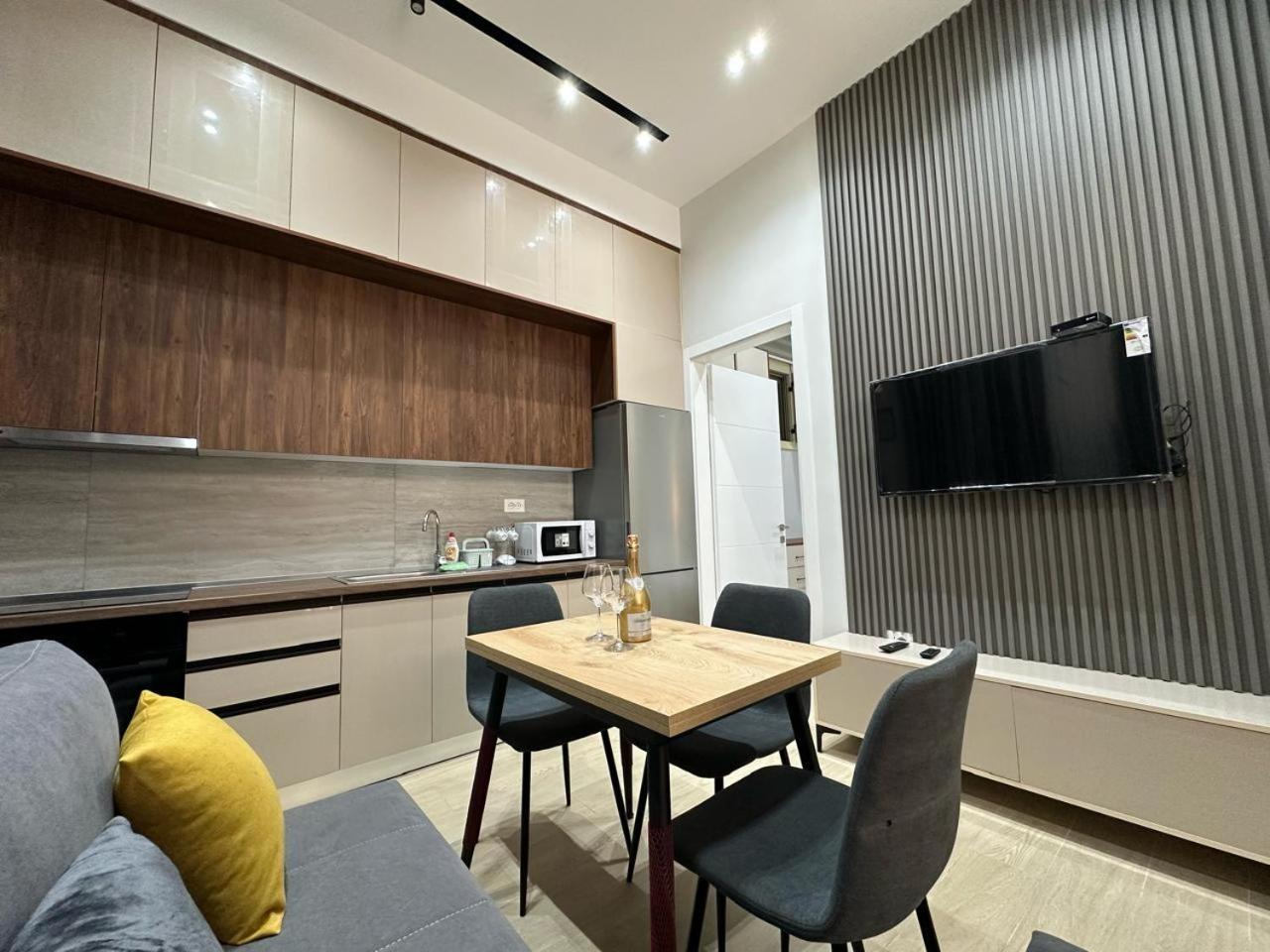 Palm Side Hotel Vlore Ngoại thất bức ảnh